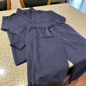 Woman size XS (2-4)
NAVY cotton lounge set
Cropped pants, raw edge
Never worn